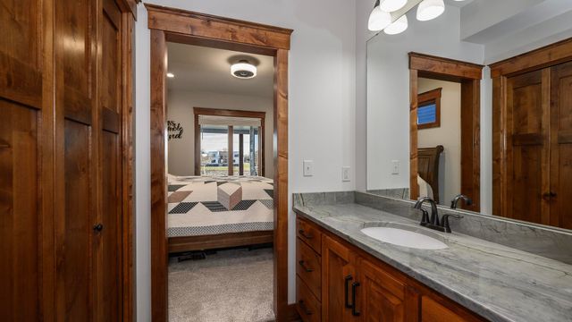 6209 Misty Waters Drive, Bismarck, ND 58503