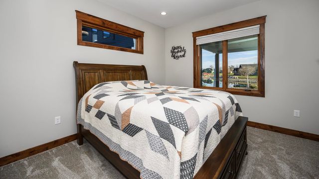 6209 Misty Waters Drive, Bismarck, ND 58503