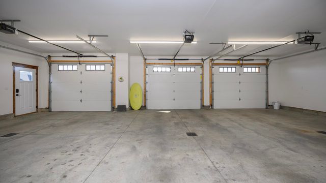 6209 Misty Waters Drive, Bismarck, ND 58503