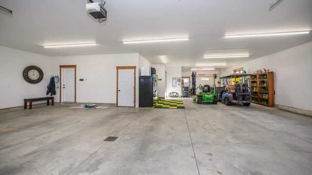 6209 Misty Waters Drive, Bismarck, ND 58503