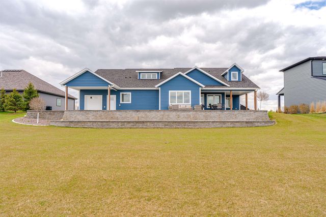 6209 Misty Waters Drive, Bismarck, ND 58503