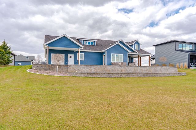 6209 Misty Waters Drive, Bismarck, ND 58503