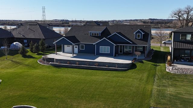 6209 Misty Waters Drive, Bismarck, ND 58503