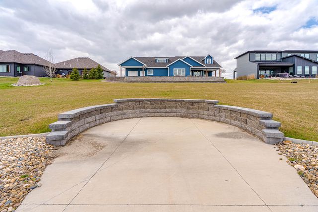6209 Misty Waters Drive, Bismarck, ND 58503