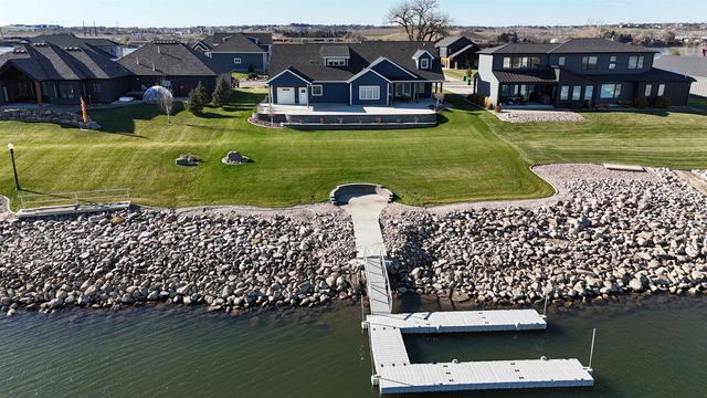 6209 Misty Waters Drive, Bismarck, ND 58503