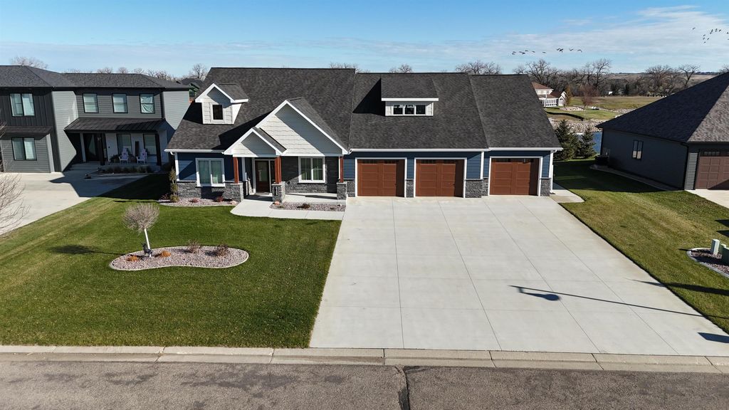 6209 Misty Waters Drive, Bismarck, ND 58503