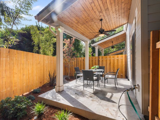 7262 Sw 1st Ave, Portland, OR 97219