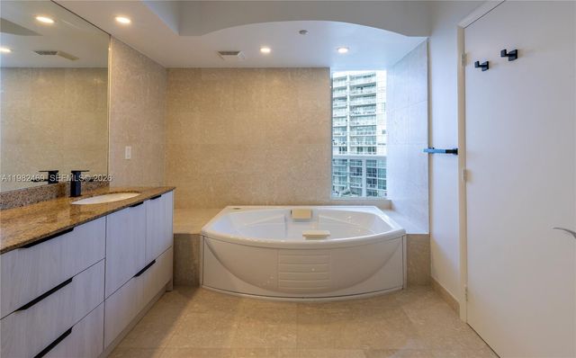 400 Alton Rd 1102, Miami Beach, FL 33139