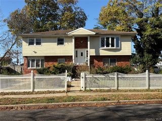 2842 Dahlia Avenue, Baldwin, NY 11510