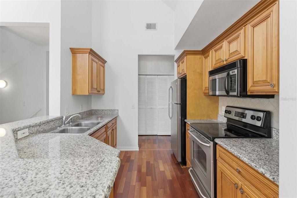 Image 18 of property listing at 5971 WESTGATE DRIVE 1221, Orlando, FL 32835