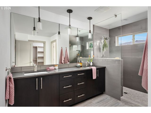 4902 Se OGDEN St, Portland, OR 97206