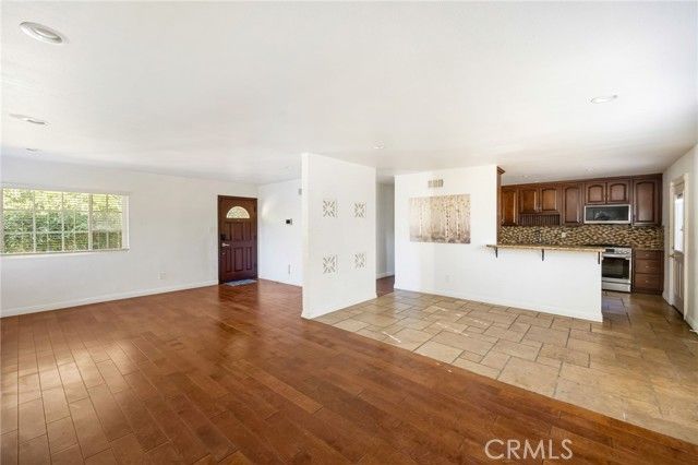 7044 White Oak, Van Nuys (los Angeles), CA 91406