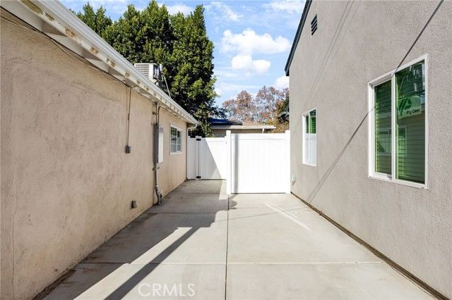 7044 White Oak, Van Nuys (los Angeles), CA 91406