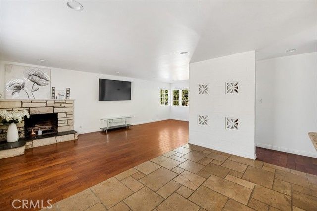 7044 White Oak, Van Nuys (los Angeles), CA 91406