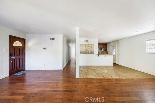 7044 White Oak, Van Nuys (los Angeles), CA 91406