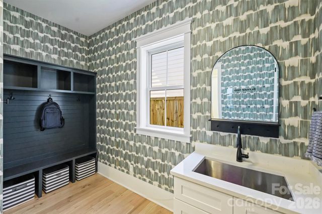 3224 E Ford Road, Charlotte, NC 28205