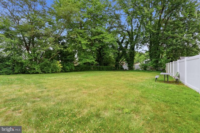 646 PASADENA DR, Magnolia, NJ 08049