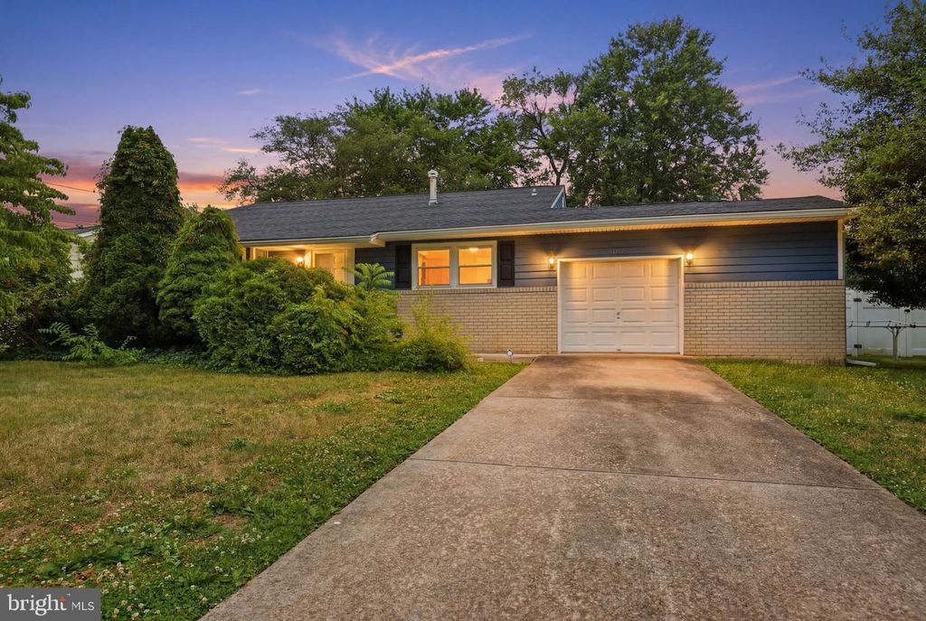 646 PASADENA DR, Magnolia, NJ 08049