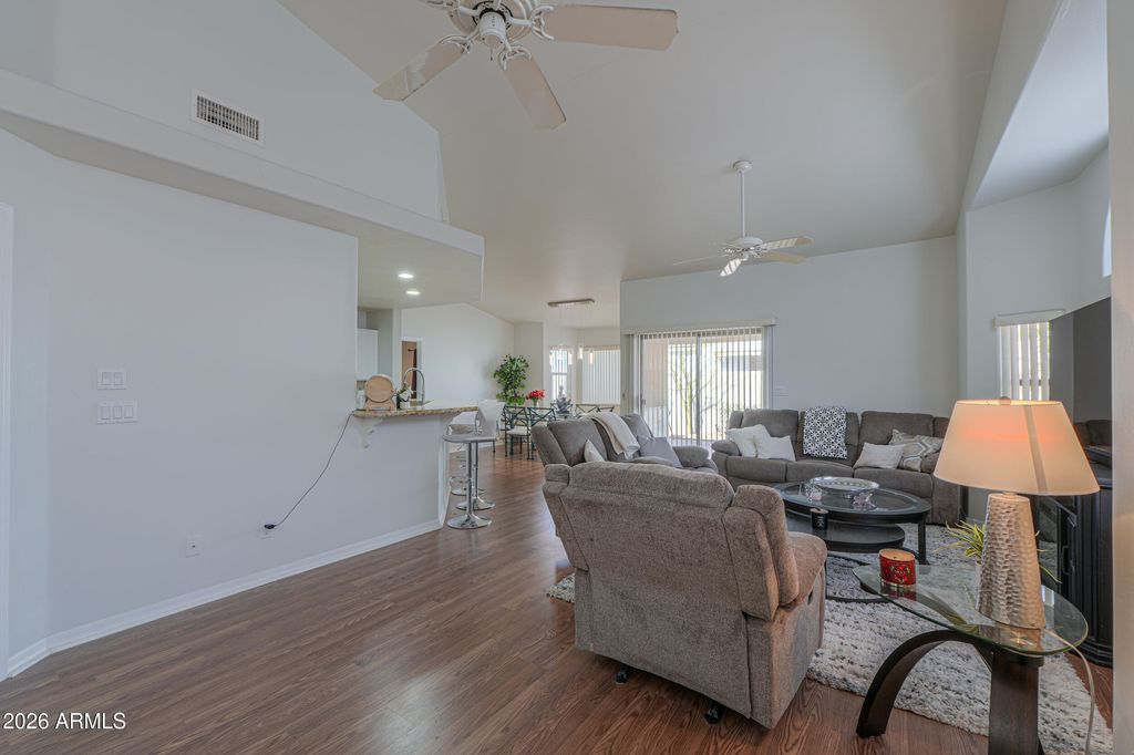Image 11 of property listing at 5830 E MCKELLIPS Road 27, Mesa, AZ 85215
