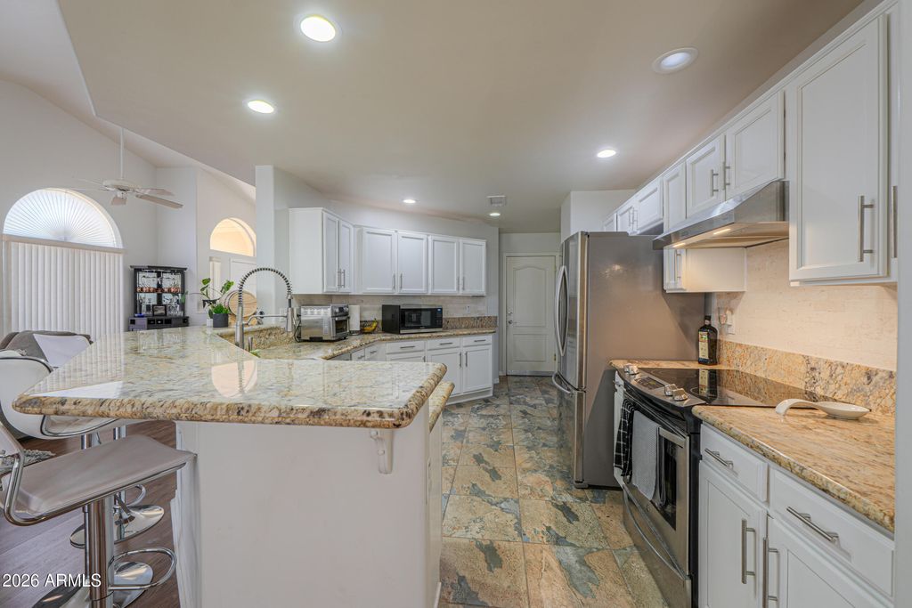 Image 16 of property listing at 5830 E MCKELLIPS Road 27, Mesa, AZ 85215