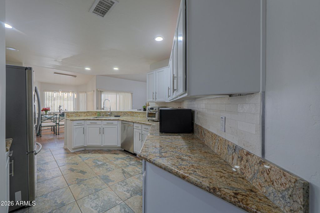 Image 17 of property listing at 5830 E MCKELLIPS Road 27, Mesa, AZ 85215