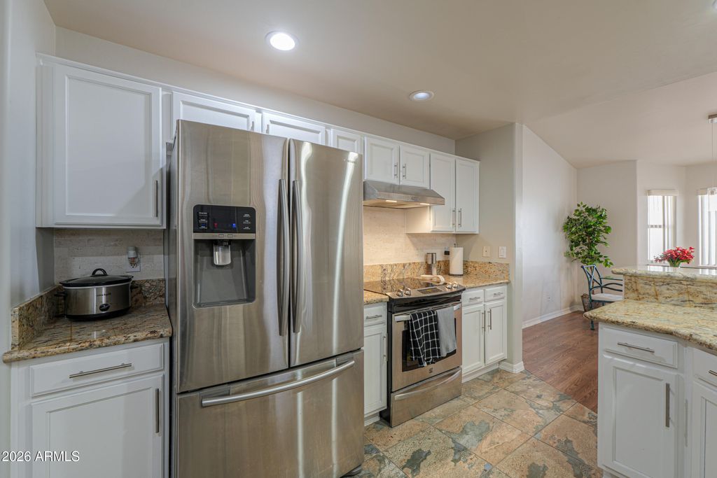 Image 4 of property listing at 5830 E MCKELLIPS Road 27, Mesa, AZ 85215