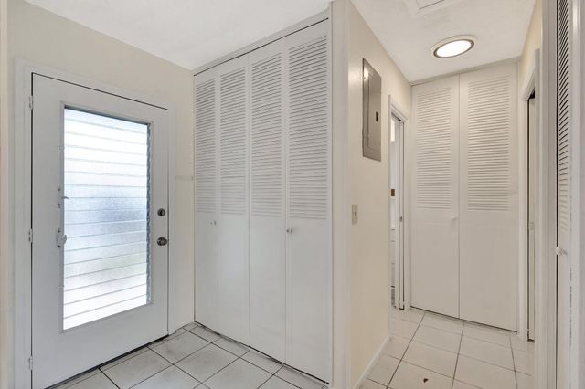 2842 Crosley Drive W E, West Palm Beach, FL 33415