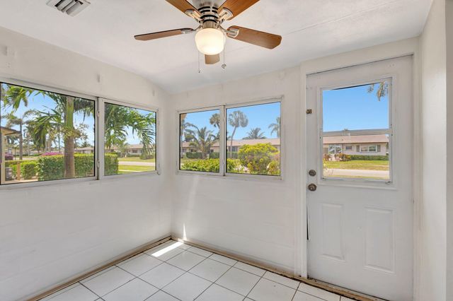 2842 Crosley Drive W E, West Palm Beach, FL 33415