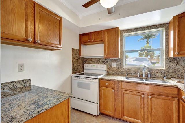 2842 Crosley Drive W E, West Palm Beach, FL 33415