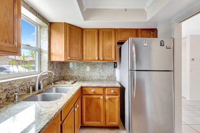 2842 Crosley Drive W E, West Palm Beach, FL 33415