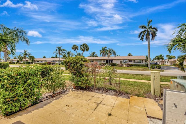 2842 Crosley Drive W E, West Palm Beach, FL 33415