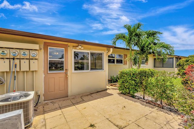 2842 Crosley Drive W E, West Palm Beach, FL 33415