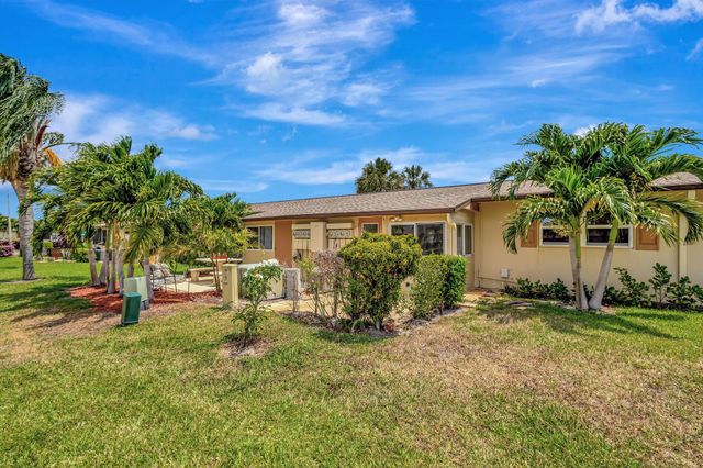 2842 Crosley Drive W E, West Palm Beach, FL 33415