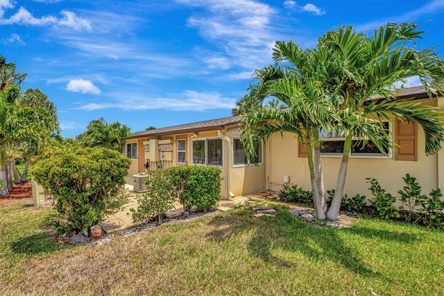 2842 Crosley Drive W E, West Palm Beach, FL 33415