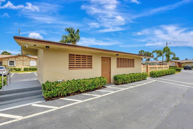 2842 Crosley Drive W E, West Palm Beach, FL 33415