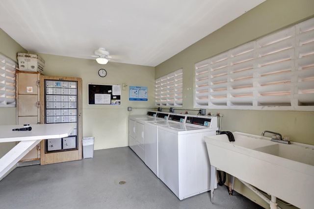 2842 Crosley Drive W E, West Palm Beach, FL 33415