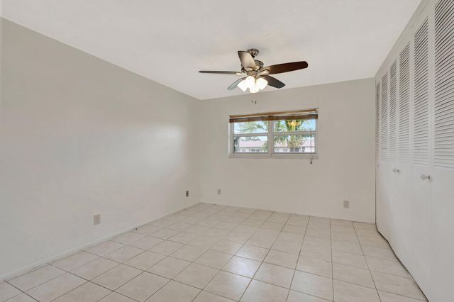 2842 Crosley Drive W E, West Palm Beach, FL 33415