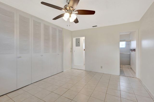 2842 Crosley Drive W E, West Palm Beach, FL 33415