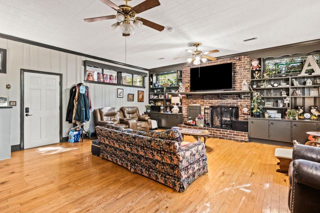 301 Woodland Drive, La Fayette, GA 30728