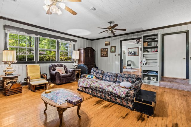 301 Woodland Drive, La Fayette, GA 30728