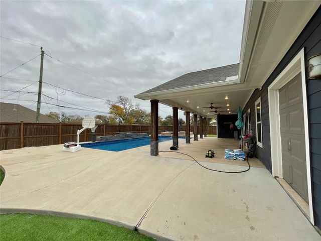 218 N Avenue A, Freeport, TX 77541