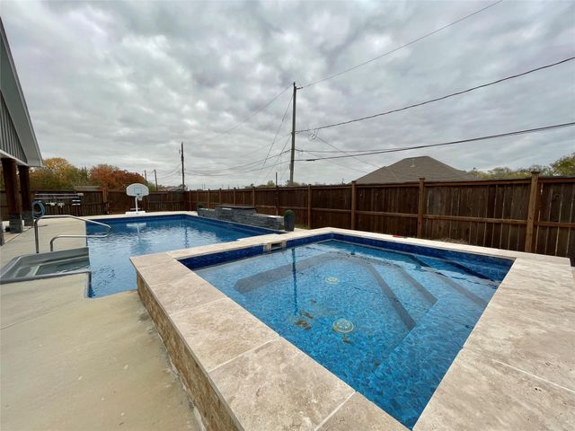 218 N Avenue A, Freeport, TX 77541