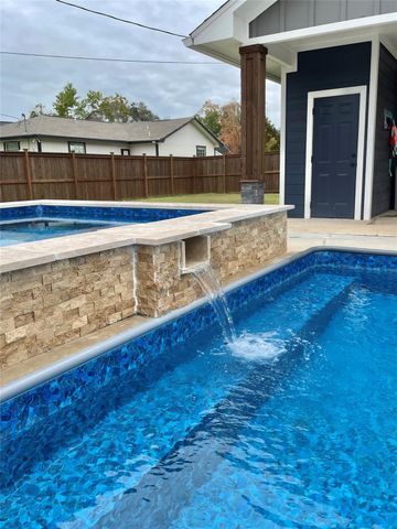 218 N Avenue A, Freeport, TX 77541