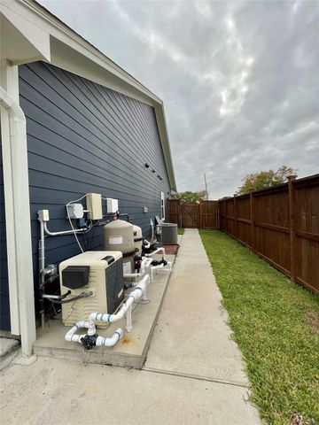 218 N Avenue A, Freeport, TX 77541