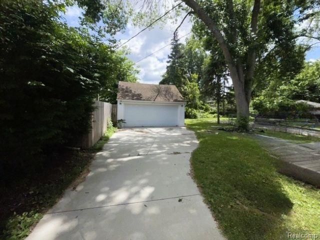 16842 Greenview Avenue, Detroit, MI 48219