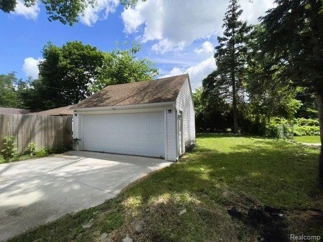 16842 Greenview Avenue, Detroit, MI 48219