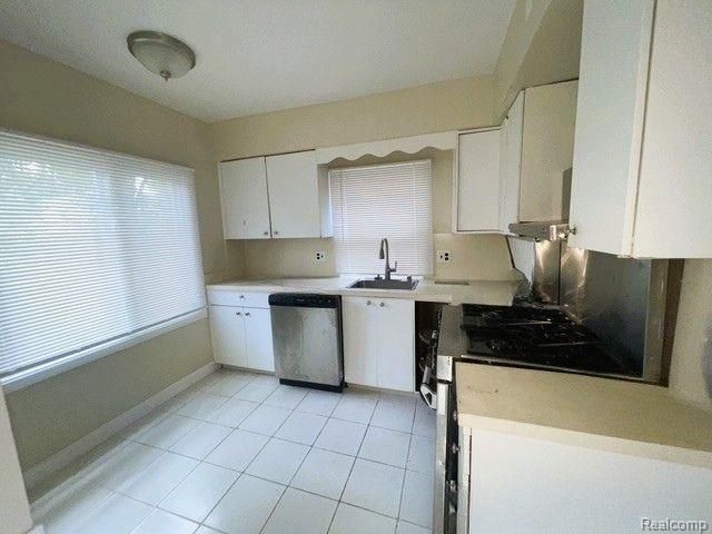 16842 Greenview Avenue, Detroit, MI 48219