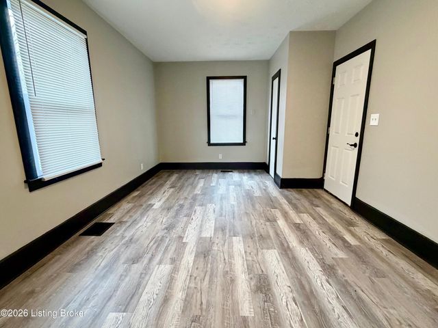 1545 Catalpa St, Louisville, KY 40211