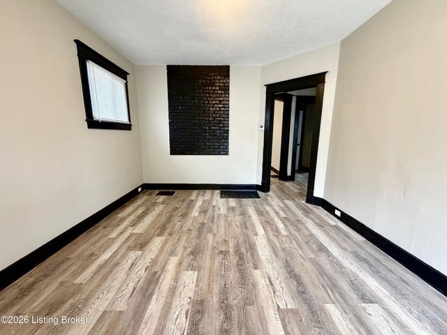 1545 Catalpa St, Louisville, KY 40211