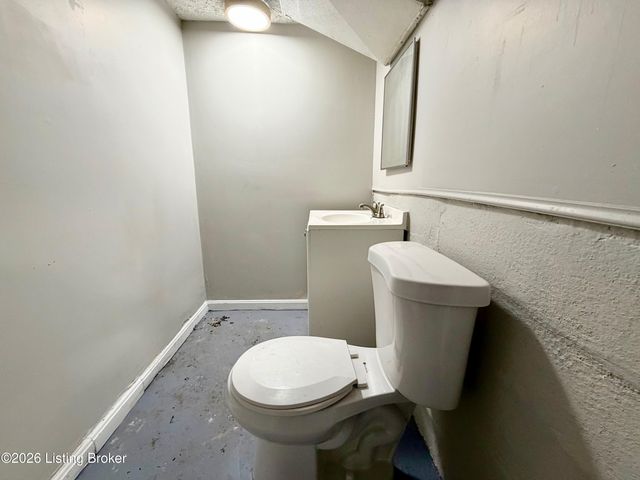1545 Catalpa St, Louisville, KY 40211